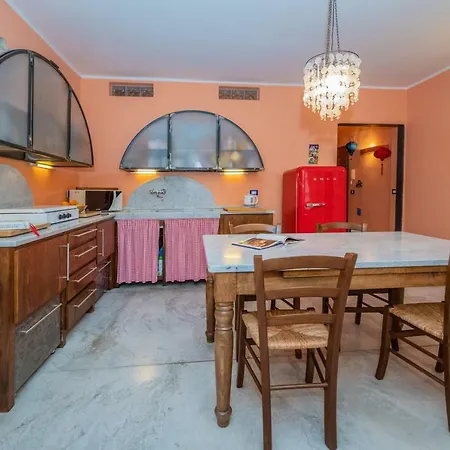 La Casa Di Finalborgo 4 Posti In Centro Borgo Διαμέρισμα *